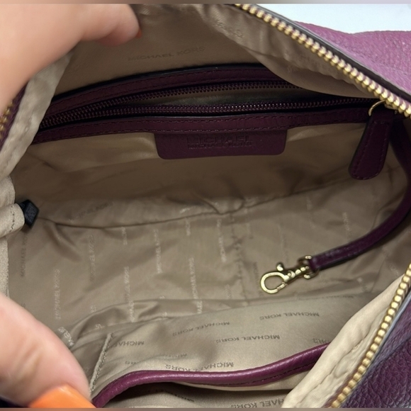 Micheal Kors Plum Pebbled Leather Grommet Strap Hobo EUC - Picture 5 of 5